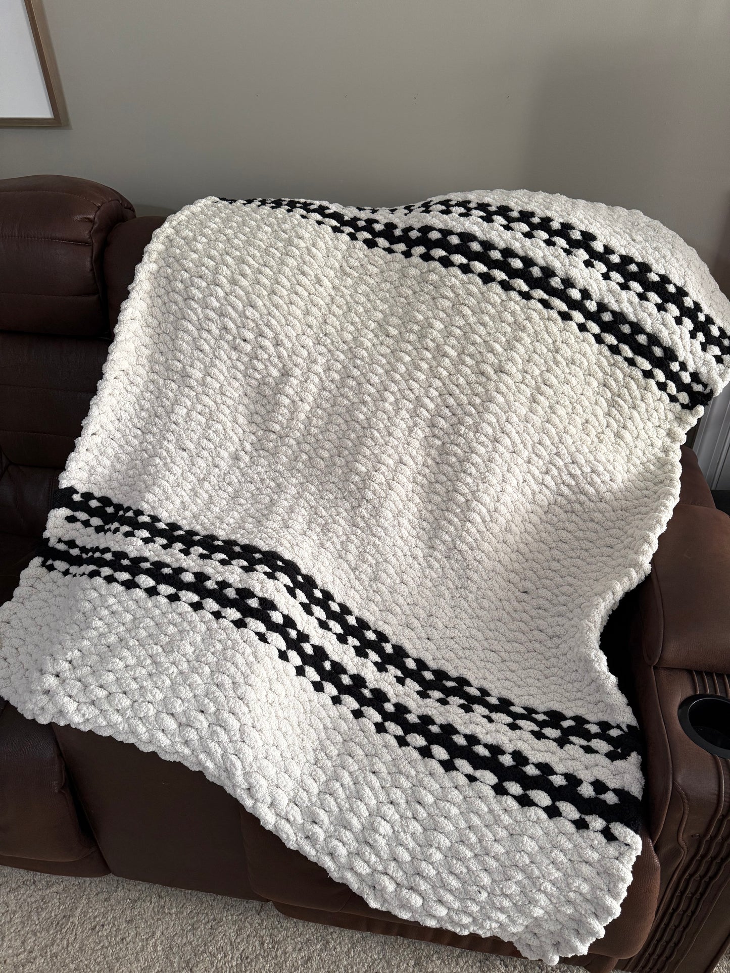 French Minimalist Blanket Pattern